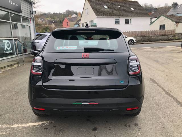 2025 Fiat 600E 54kwh 154hp RED Edition
