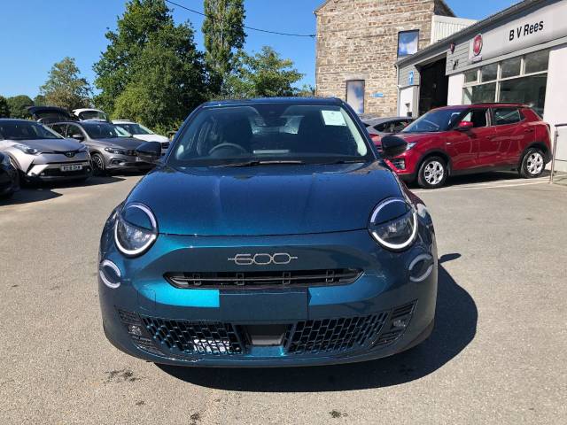 2025 Fiat 600 1.2 100 Hybrid Auto