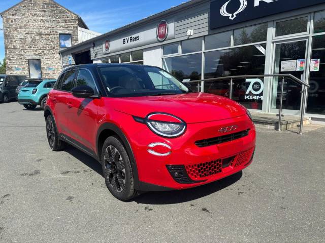 Fiat 600 1.2 100 Hybrid La Prima Auto SUV Petrol / Electric Hybrid Red/Black