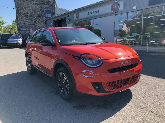 Fiat 600 1.2 136 Hybrid Auto Hatchback Petrol / Electric Hybrid Orange
