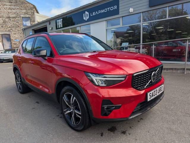Volvo XC40 2.0 B3P Plus Dark Auto SUV Petrol / Electric Hybrid Red